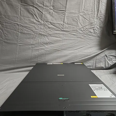 HPE FF 5950 4-SLOT SWITCH – MODEL JH404A