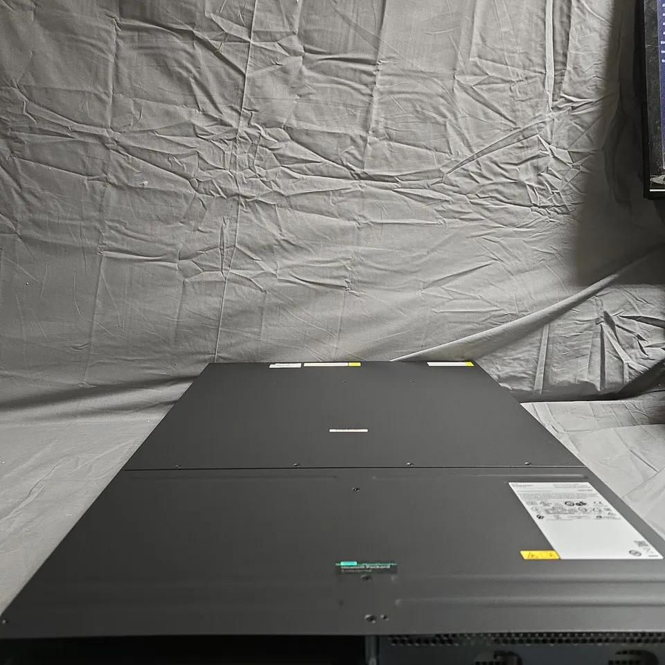 HPE FF 5950 4-SLOT SWITCH – MODEL JH404A
