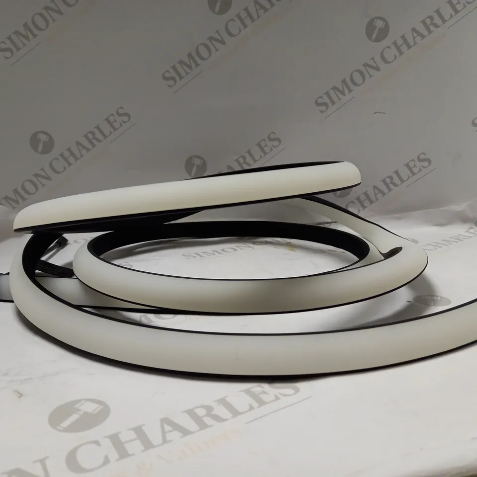PHILIPS HUE GRADIENT LIGHTSTRIP FOR 75" TV