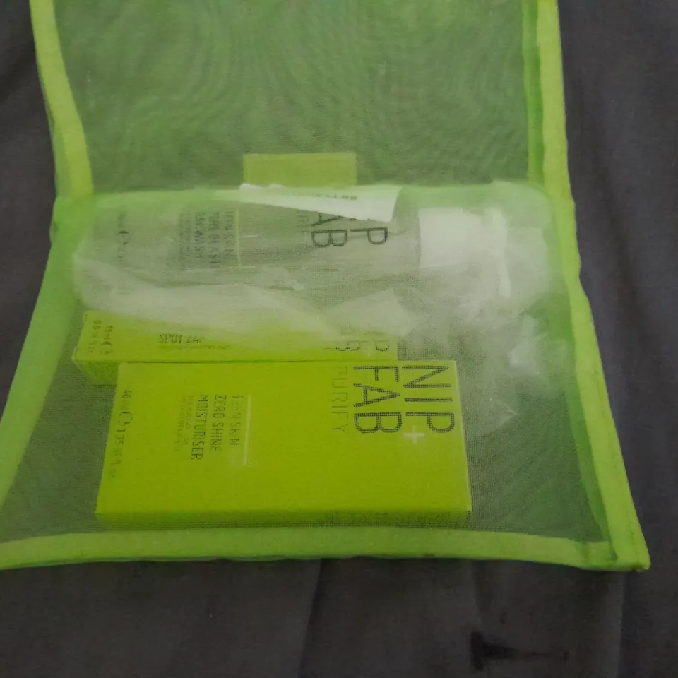 NIP+FAB TEEN SKINCARE ROUTINE BUNDLE 