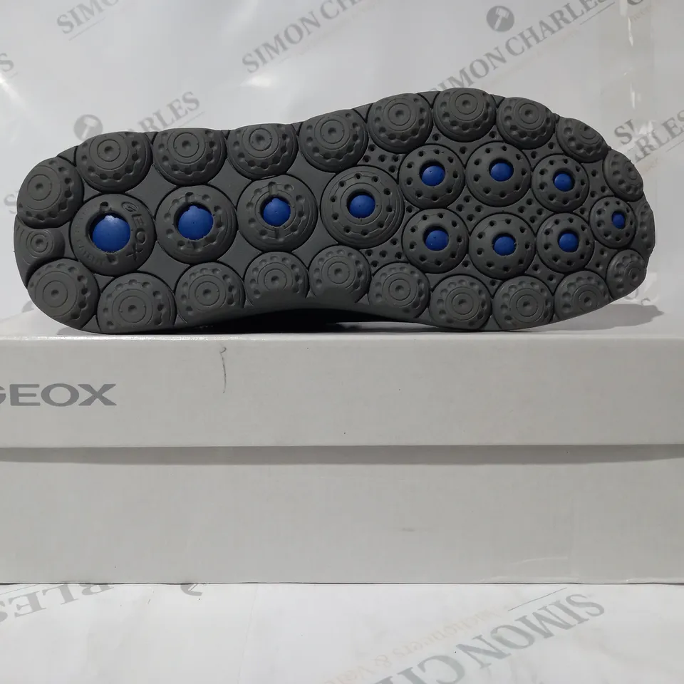 BOXED PAIR OF GEOX U SPHERICA D SHIES IN GREY UK SIZE 9