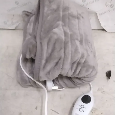 BOXED COZEE HOME HEATED PLUSH WASHABLE THROW - SILVER GREY