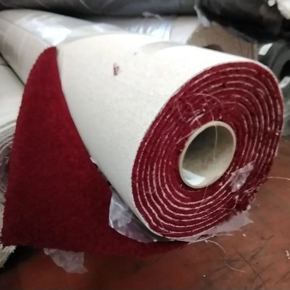 ROLL OF QUALITY DURHAM TWIST BORDEAU CARPET // APPROX SIZE: 5 X 6.6m