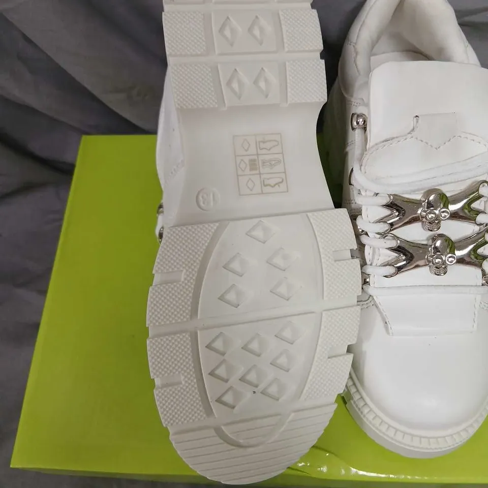 BRAND NEW BOXED KOI KIDZ LIL' RIMO CORE WHITE TRAINERS – UK 13K (KIDS)