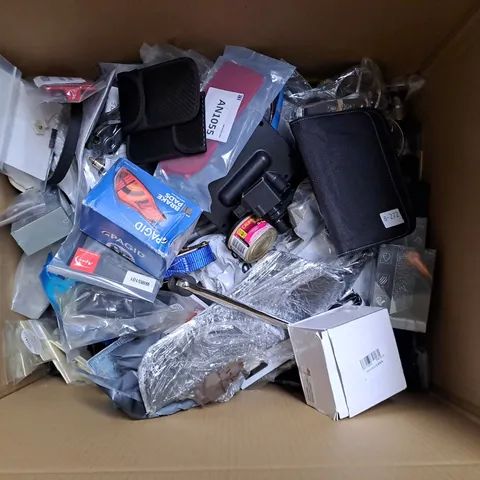 BOX OF ASSORTED CAR ITEMS TO INCLUDE TOOLS - AIR FRESHERS - PHONE HOLDERS / COLLECTION ONLY  