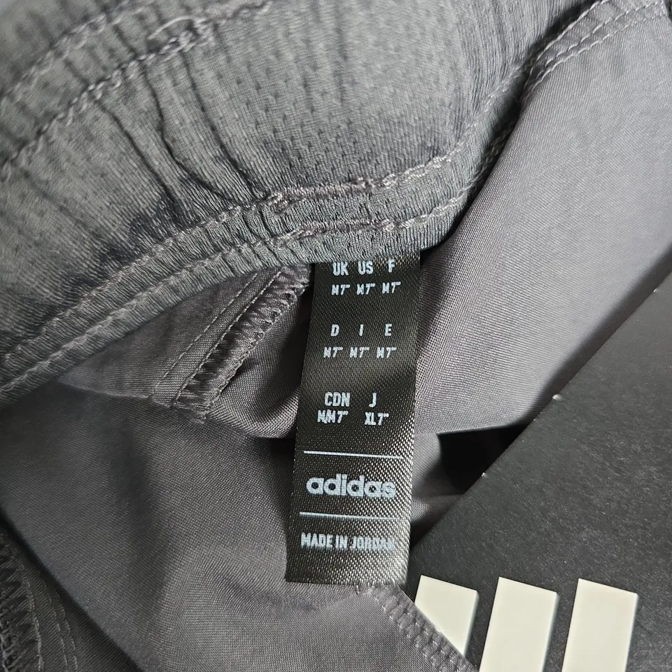 ADIDAS TRAINING SHORTS – MEN'S, GREY, REGULAR FIT, 7IN INSEAM