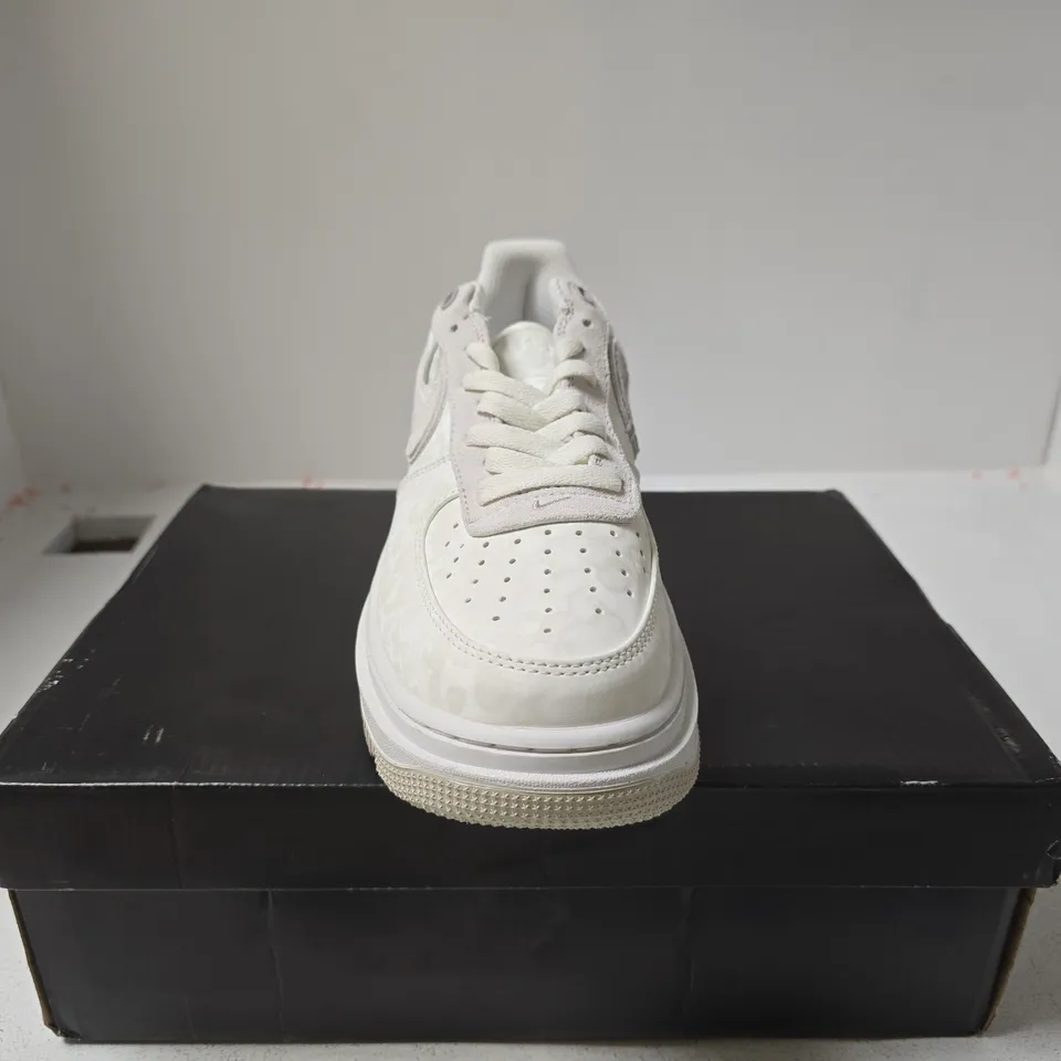NIKE AIR FORCE 1 LOW LUXE SUMMIT WHITE LIGHT BONE UK 7.5 BOXED