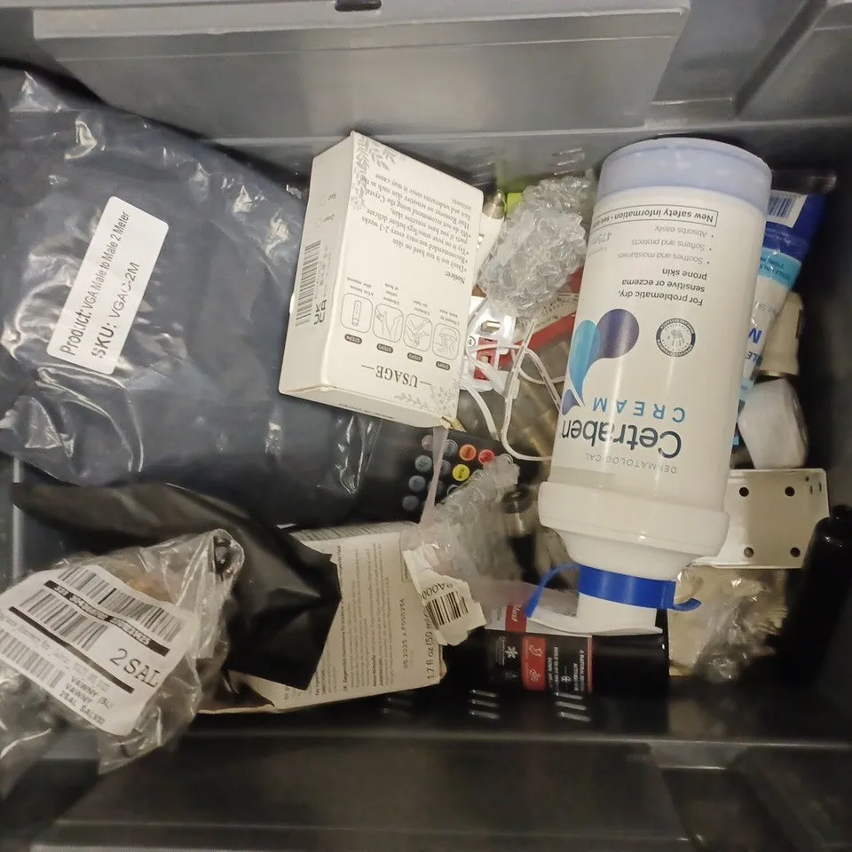 BOX OF APPROX 20 ASSORTED ITEMS TO INCLUDE GEO ENERGY READER, GILLETTE RAZOR, REDKEN CONDITIONER, ETC. 