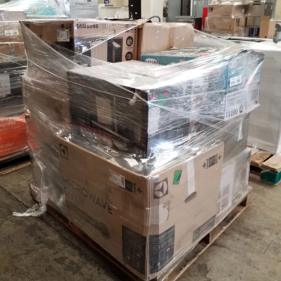 PALLET OF APPROXIMATELY 11 UNPROCESSED RAW RETURN HOUSEHOLD AND ELECTRICAL GOODS TO INCLUDE;