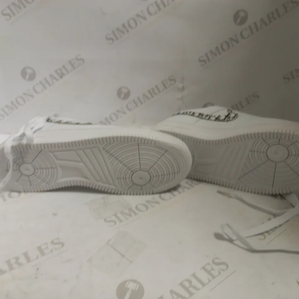 TRAINERS IN THE DESIGN OF NIKE AIR FORCE 1 WHITE IDOR - UK SIZE 37