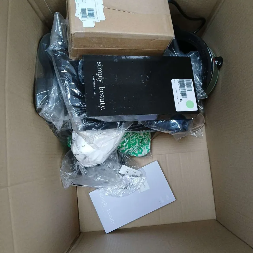 BOX OF APPROX 15 ASSORTED HOUSEHOLD ITEMS TO INCLUDE - GROOVZ EARBUDS - VANITY MIRROR - ELECTRONIC BOWL SCALE - ETC