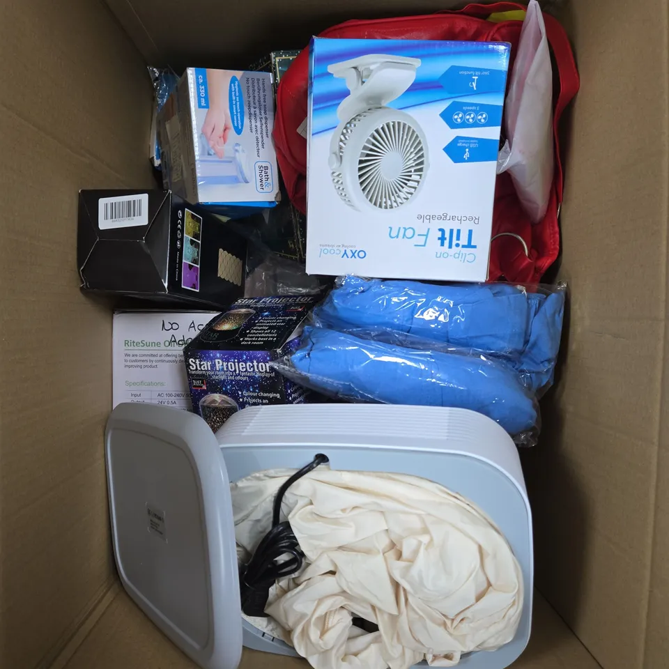 APPROXIMATELY 10 ASSORTED HOUSEHOLD PRODUCTS TO INCLUDE STAR PROJECTOR, TABLE LAMP, CLIP ON FAN ETC 