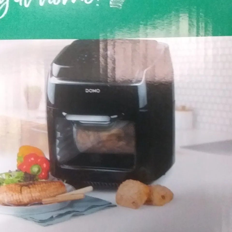 (ONE BROKEN HANDLE) BOXED DOMO DELI-FRYER OVEN 