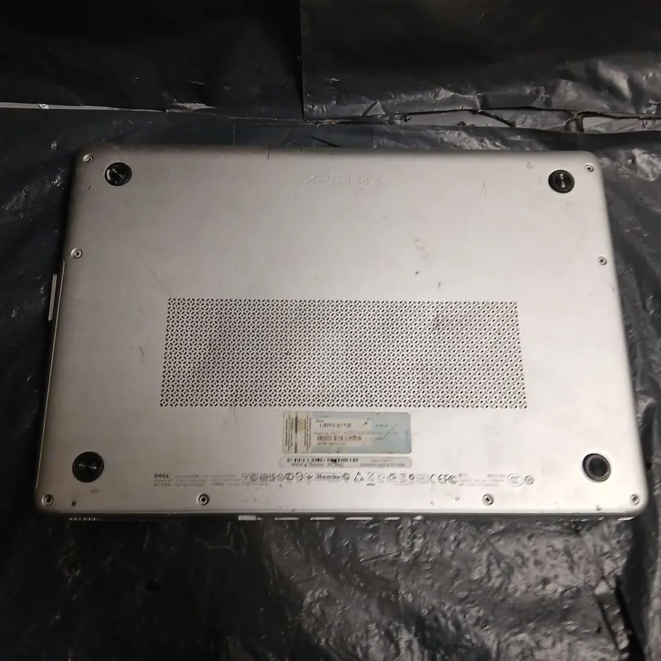 DELL XPS LAPTOP – SILVER - MODEL UNSPECIFIED