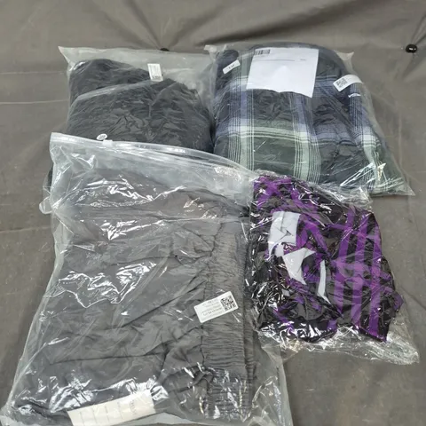 APPROXIMATELY 25 ASSORTED CLOTHING AND FASHION PRODUCTS IN VARIOUS STYLES AND SIZES - COLLECTION ONLY