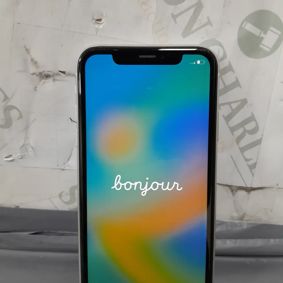 APPLE IPHONE XR IN WHITE