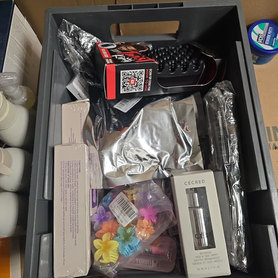 APPROXIMATELY 15 ASSORTED HEALTH & BEAUTY PRODUCTS TO INCLUDE V05 PUTTY, THE INKEY LIST REDNESS RELIEF SOLUTION, EARTH TO ROOTS BODY WASH ETC - COLLECTION ONLY