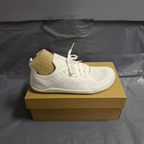 BOXED PAIR OF VIVO BAREFOOT PRIMUS LITE KNIT SHOES IN BRIGHT WHITE SIZE UK 5