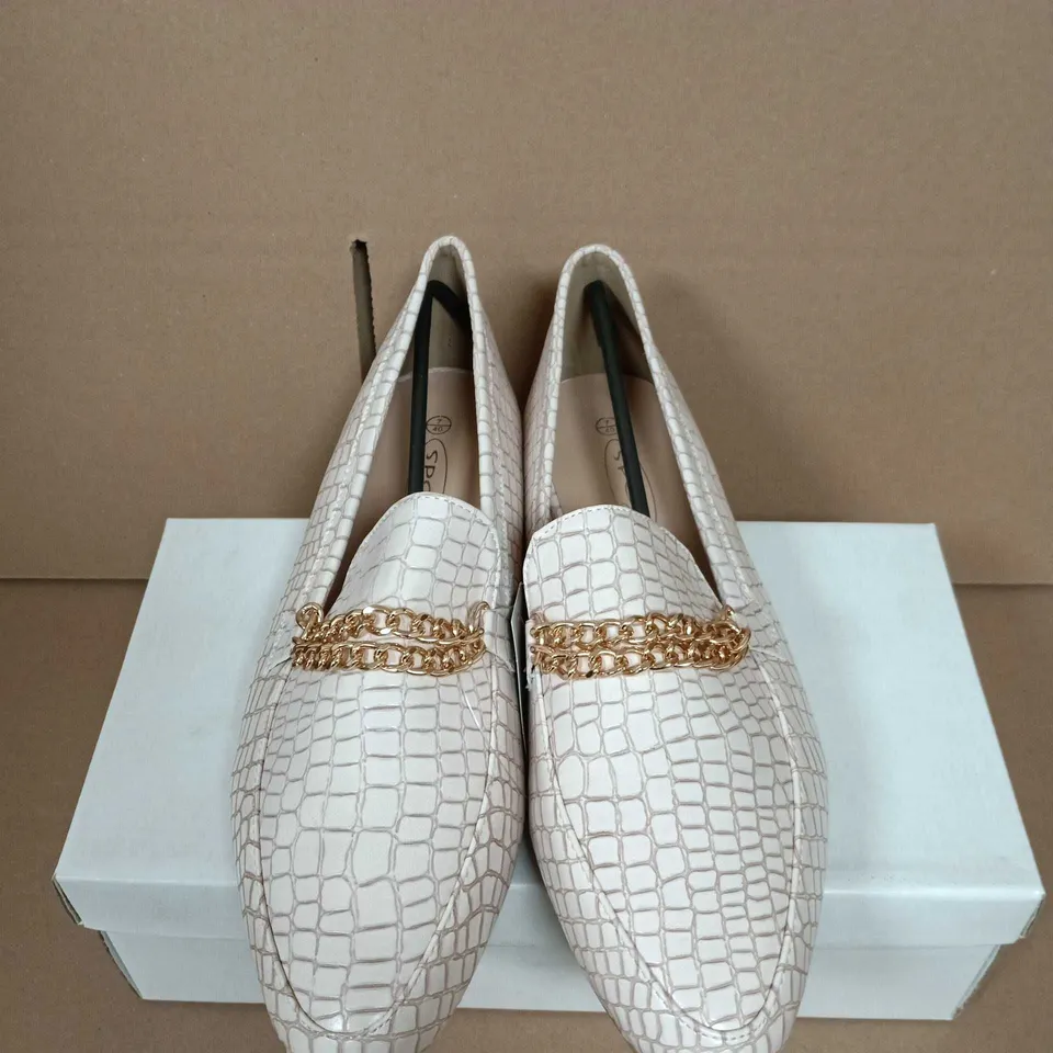 BOXED PAIR OF SPOT ON NUDE LADIES WIDE FIT CROC-EFFECT LOAFERS WITH GOLD CHAIN DETAIL, UK SIZE 7