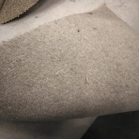 ROLL OF CRESTA DIM HEATHERS LIGHT GREY CARPET APPROXIMATELY 5M X 14.2M