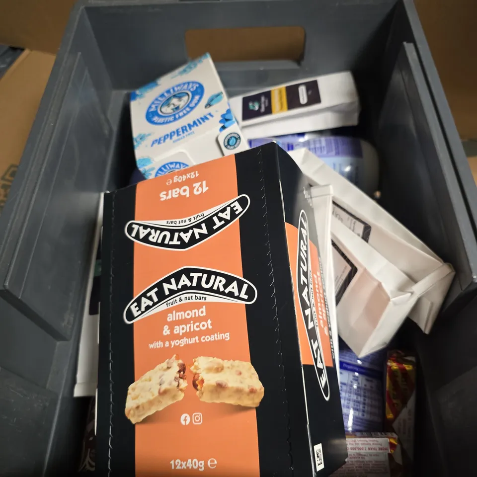 APPROXIMATELY 15 ASSORTED FOOD AND DRINK ITEMS INCLUDING EAT NATURAL FRUIT & NUT BAR AND PEPPERMINT GUM 