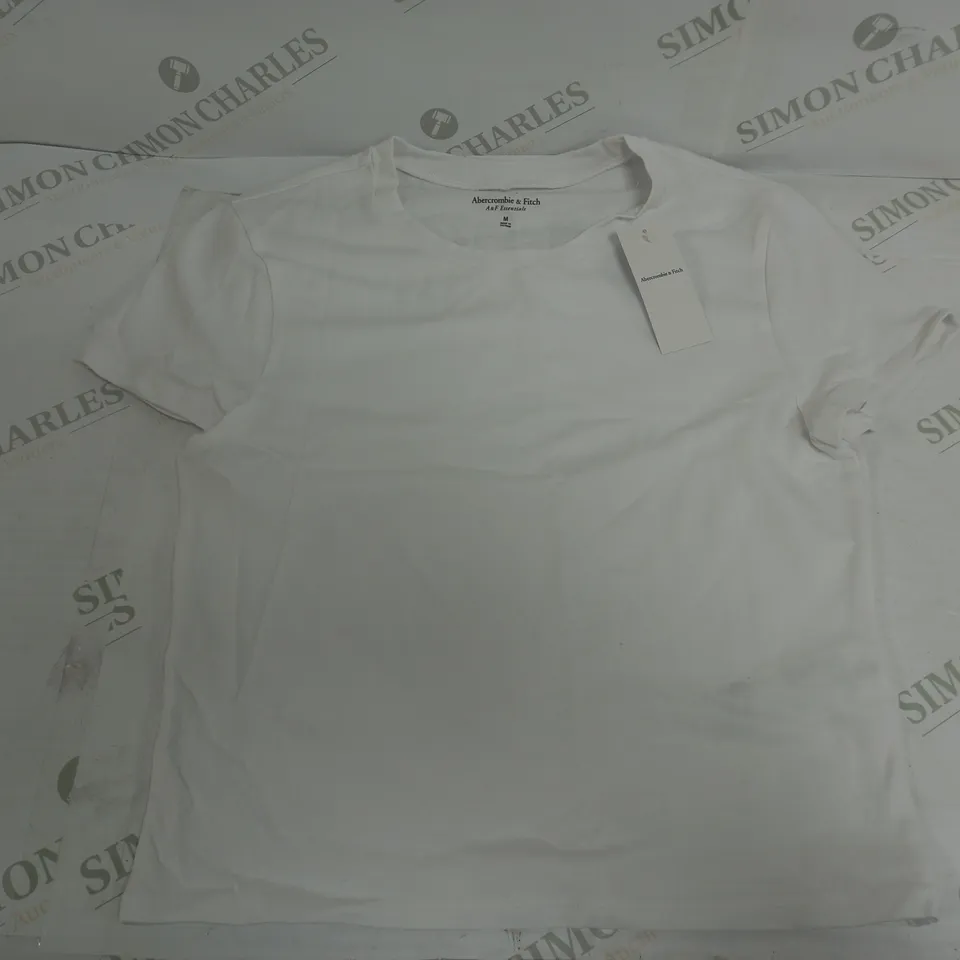 ABERCROMBIE & FITCH BABY TEE IN WHITE - MEDIUM