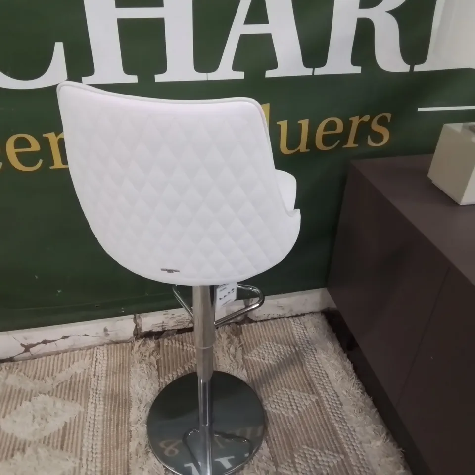 QUALITY ITALIAN MADE BONTEMPI WHITE LEATHER SWIVEL BAR STOOL WITH QUILTED BACK  RRP £740