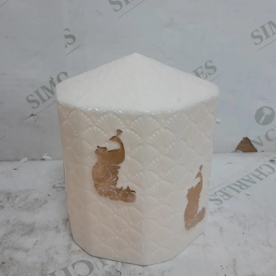 BOXED CERAMIC PEACOCK LAMP IN WHITE/GOLD