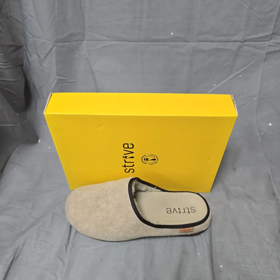 STRIVE SLIPPERS – BEIGE/GREY, LINING – WOMEN'S PAIR-SIZE UK 7