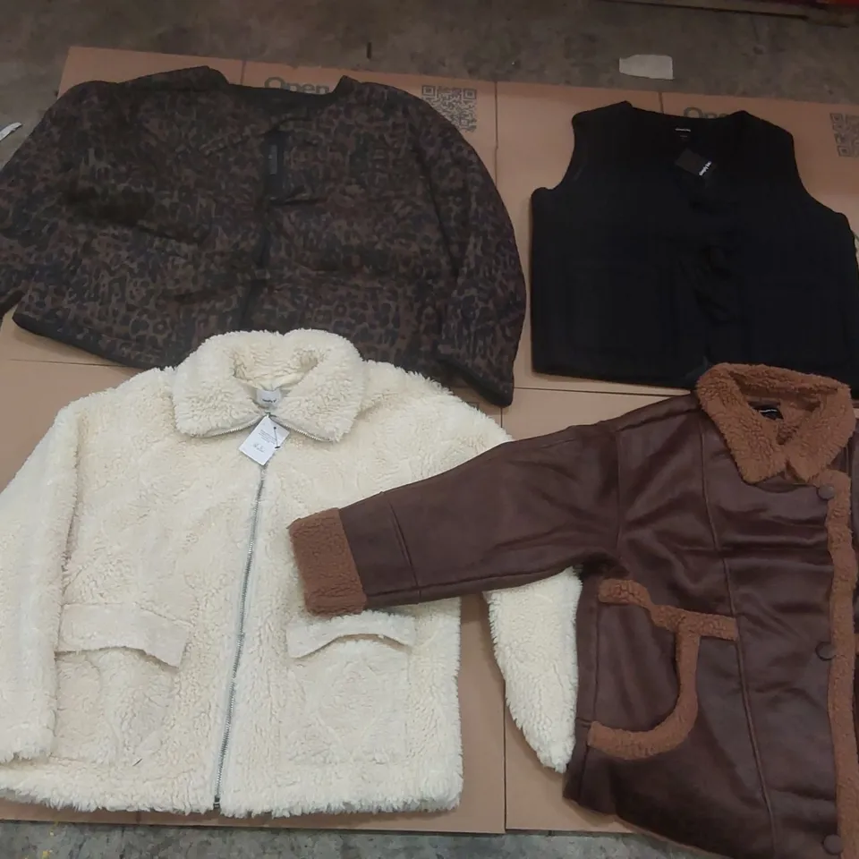 PALLET CONTAINING APPROXIMATELY 110x BRAND NEW ASSORTED DESIGNER CLOTHING ITEMS INCLUDING: SIMPLY BE JACKETS ECT