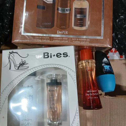 ASSORTED FRAGRANCES & COSMETICS: PERFUME BOTTLES AND BOXED SET