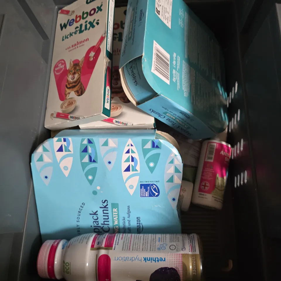 APPROXIMATELY 15 ASSORTED CAT FOOD PRODUCTS 