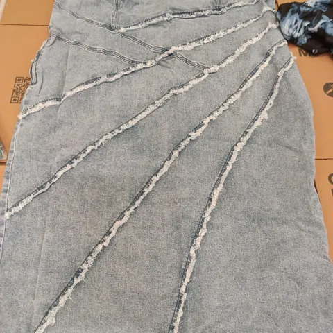 PALLET OF BRAND NEW WOMENS QUALITY DESIGNER CLOTHES APPROXIMATELY 105 TO INCLUDE; DRESSES, TOPS , SWIM SUITS ETC