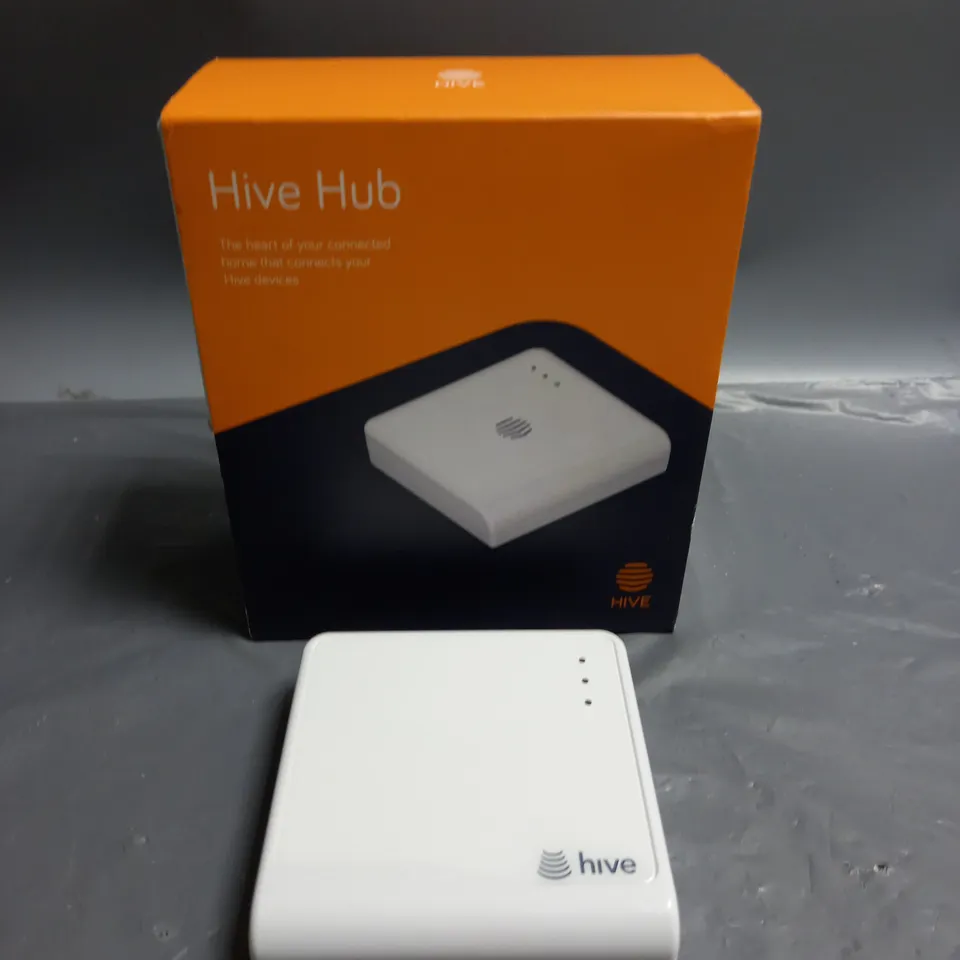 BOXED HIVE HUB WHITE