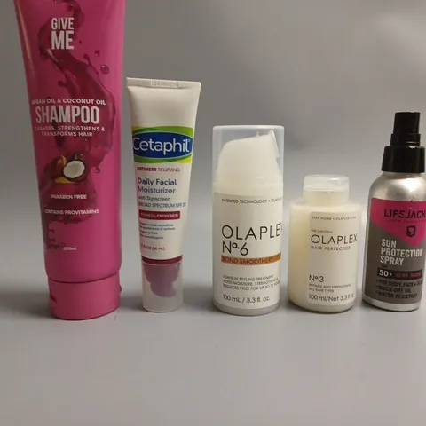 LOT OF APPROXIMATELY 20 COSMETICS ITEMS TO INCLUDE SHAMPOO , SMOOTHER , HAIR PERFECTER , ETC