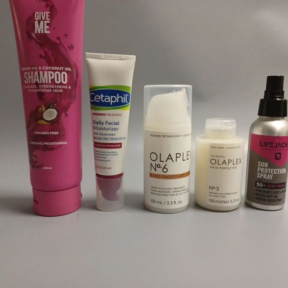 LOT OF APPROXIMATELY 20 COSMETICS ITEMS TO INCLUDE SHAMPOO , SMOOTHER , HAIR PERFECTER , ETC  