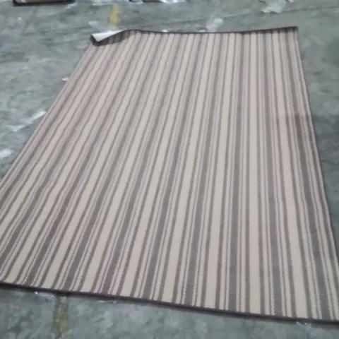 QUALITY DESIGNER AREA RUG - APPROXIMATELY 283X200