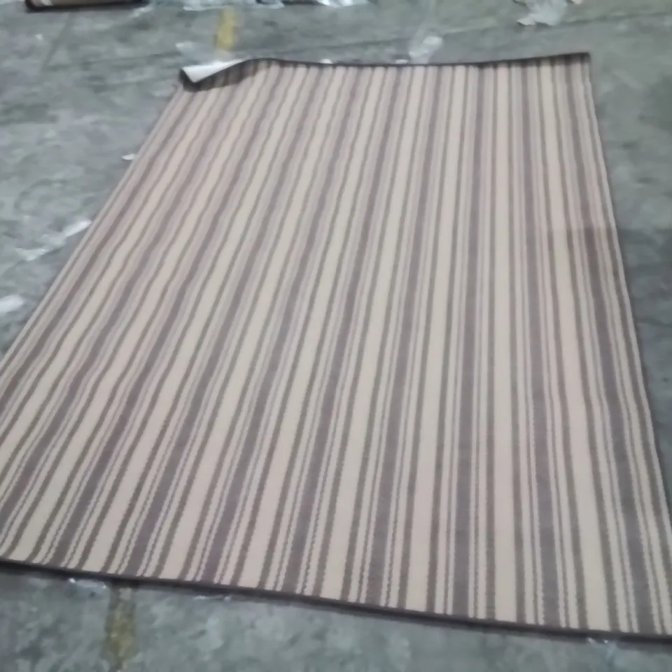 QUALITY DESIGNER AREA RUG - APPROXIMATELY 283X200