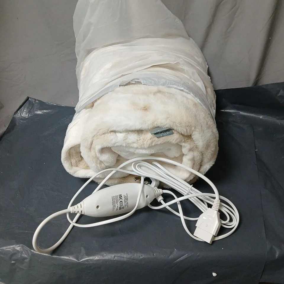 COZEE HOME LUXURY RUCHED FAUX FUR AND VELVETSOFT HEATED THROW