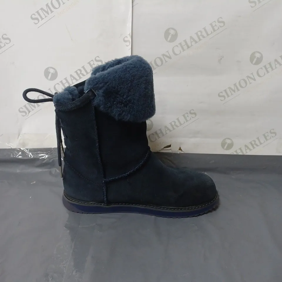 EMU AUSTRALIA WATERPROOF BLUE SUEDE BOOTS SIZE 5