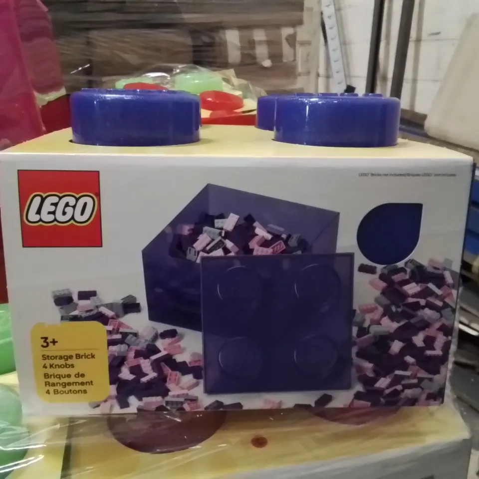 PALLET TO CONTAIN A LARGE QUANTITY OF LEGO BRICKS