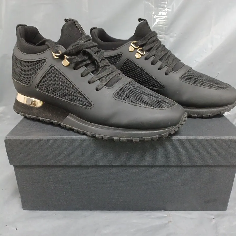 BOXED PAIR OF MALLET LONDON SHOES IN BLACK/METALLIC GOLD SIZE UK 6