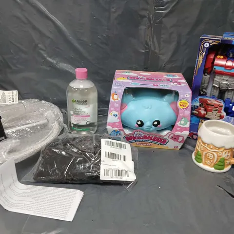 BOX OF APPROX 5 ASSORTED ITEMS TO INCLUDE - SMOOSHZEES, OPTIMUS PRIME, AND MICELLAR WATER ETC. 