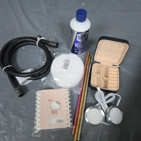 APPROXIMATELY 15 HOUSEHOLD ITEMS TO INCLUDE NOTEBOOKS, DOWN LIGHTS, JEWELLERY CONTAINER ETC
