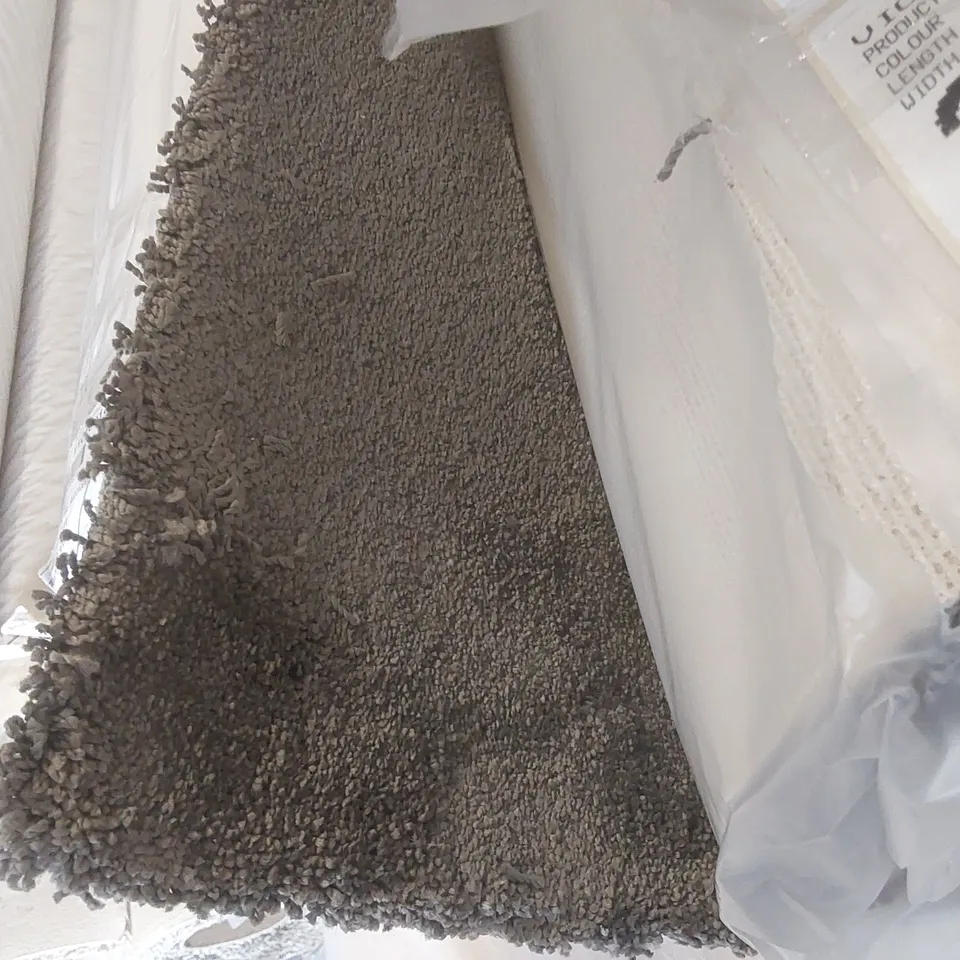 ROLL OF QUALITY ULTIMATE IMPRESSIONS CLASSY CARPET - APPROXIMATELY 5.1 x 5m