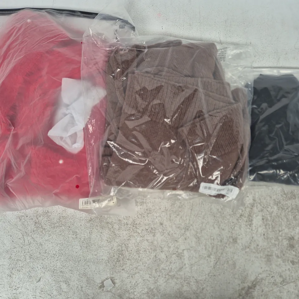 APPROXIMATELY 20 ASSORTED CLOTHING AND FASHION PRODUCTS IN VARIOUS STYLES AND SIZES - COLLECTION ONLY