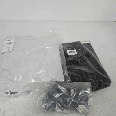 APPROXIMATELY 15 ASSORTED CLOTHING ITEMS IN VARIOUS SIZES, COLOURS & STYLES