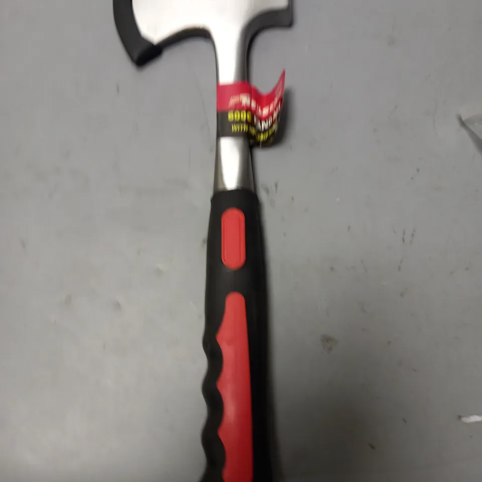 NIELSEN 600G HAND AXE WITH SOFT GRIP HANDLE