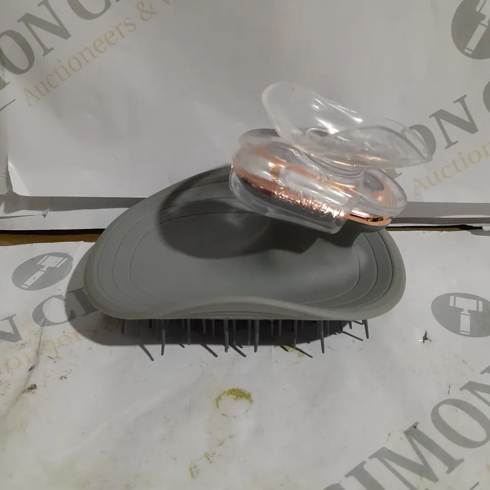 BOXED MANTA PULSE FLEXIBLE HAIRBRUSH