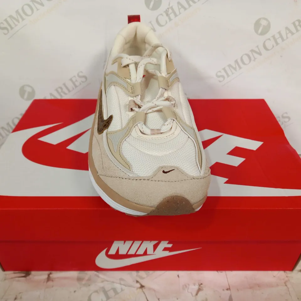 BOXED PAIR OF NIKE AIR MAX BLISS SE SHOES IN BIEGE UK SIZE 5